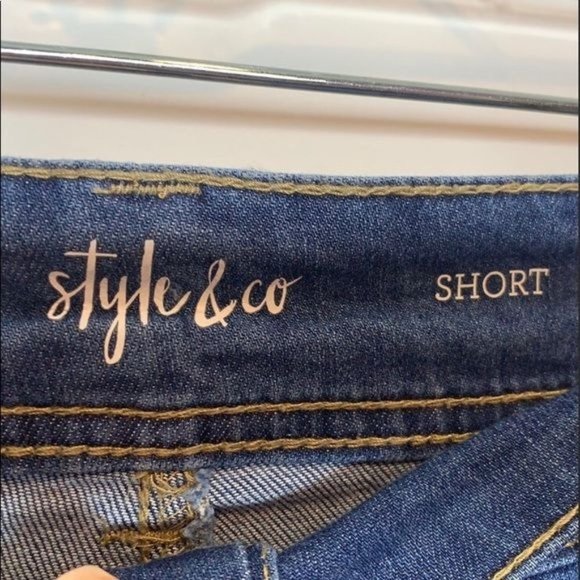 NWT Style & Co Blue Denim Pockets Shorts Distressed 18W PLUS SIZE - Picture 2 of 6